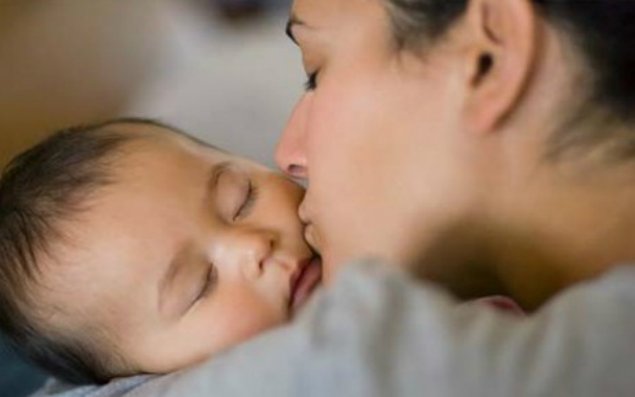Vaxtından əvvəl doğulan körpələr ana səsi eşidə biləcəklər