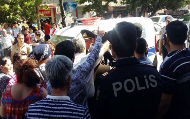 Bakıda sakinlərlə polis arasında qarşıdurma   — FOTO