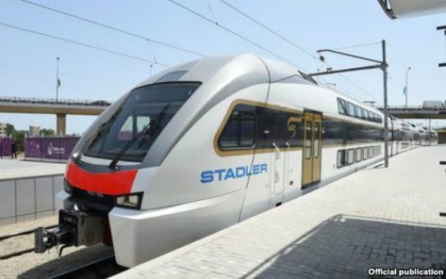 Bakıya yeni ikimərtəbəli qatarlar gətirildi