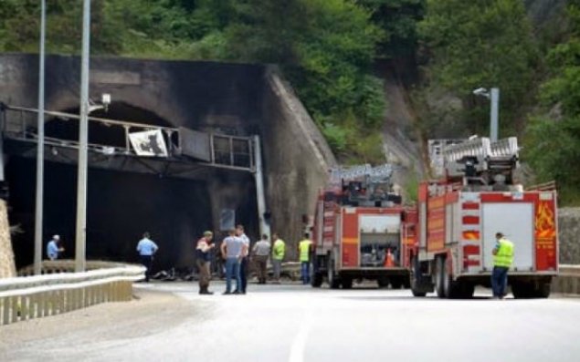 Türkiyədə ağır yol qəzası   - 5 ölü, 2 yaralı