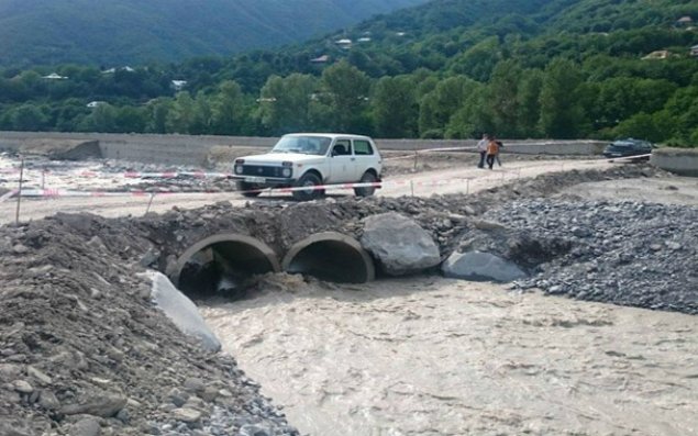 Kiş çayı üzərindən müvəqqəti yol salındı