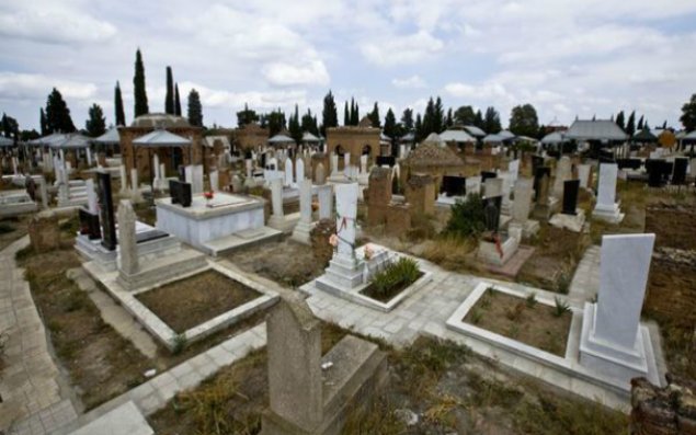 Qəbirstanlıqdan oğurluq etdi   - Şəkidə