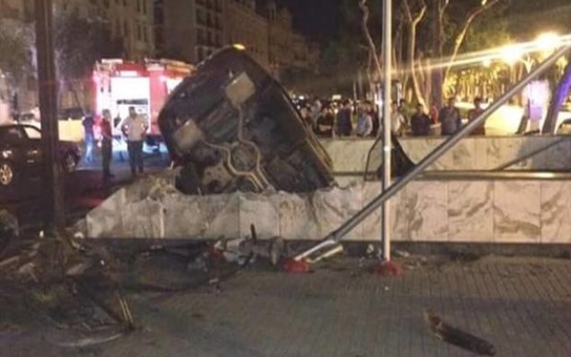 Bakıda “Range Rover” yeraltı keçidə aşdı   — FOTO