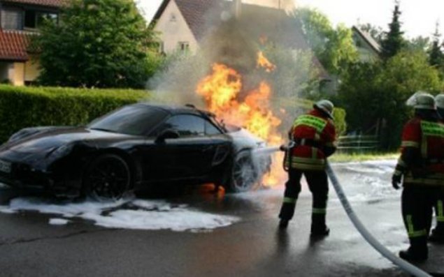 Bakıda “Porsche” yandı