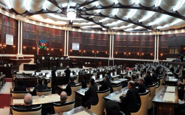 Azərbaycan deputatlarının yaşı açıqlandı