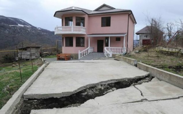 İsmayıllının İstisu kəndində sürüşmə davam edir