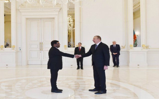 İlham Əliyev yeni səfirlərin etimadnaməsini qəbul etdi