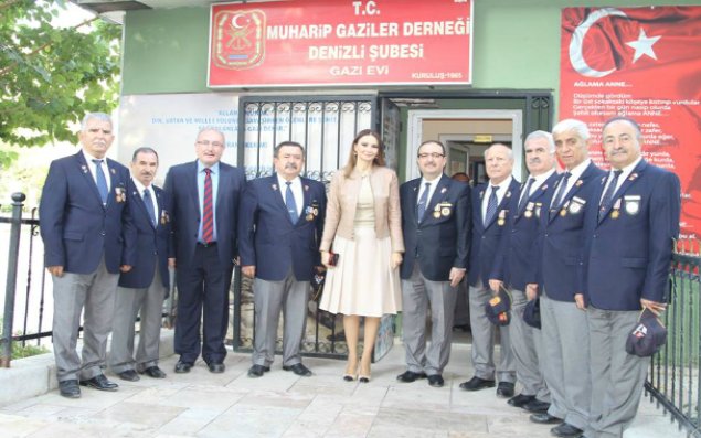 Qənirə Paşayeva  Dənizlidə  Şəhid ailələri  və Qazilər cəmiyyətlərini ziyarət edib