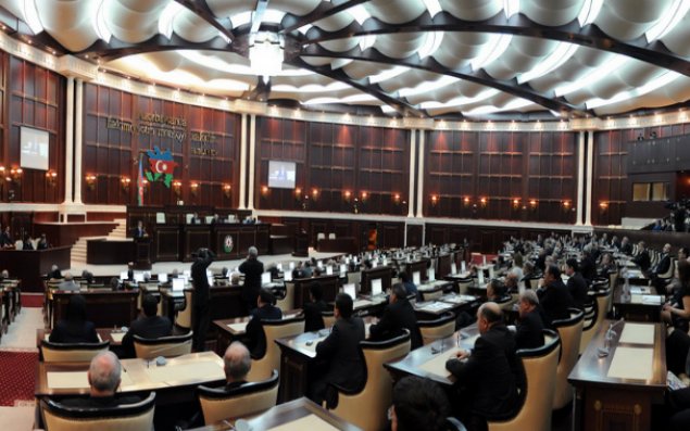Milli Məclisin plenar iclası başladı - 37 məsələ gündəlikdə