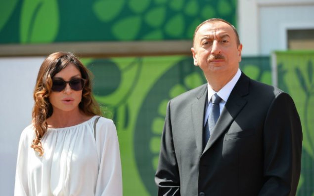 Prezident və xanımı yeni körpünün açılışında