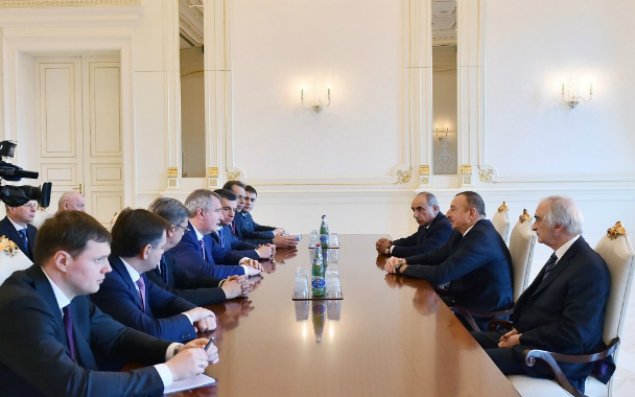 İlham Əliyev Dmitri Roqozinlə görüşdü