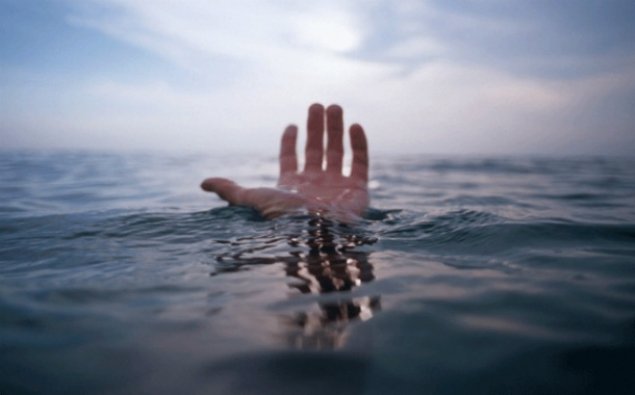 39 yaşlı kişi özünü gölə ataraq intihar etdi - Bakıda