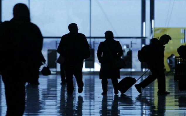 Şirkətə borcu olan şəxsi aeroportda saxladılar