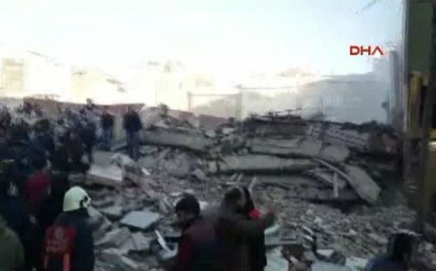 Türkiyədə bina çökdü