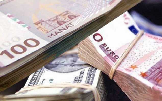 Bakıda mənzildən dollar və avro dolu seyfi oğurladılar