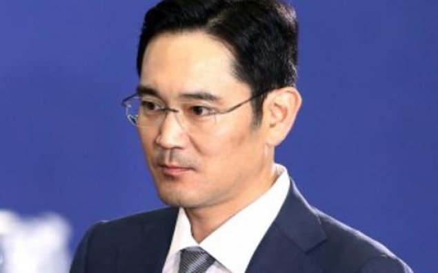 “SAMSUNG”-un rəhbəri həbs edilib - Ölkə prezidentinə rüşvət verməkdə ittiham olunur
