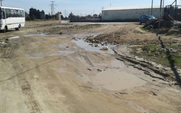 Bakıda bataqlıq kimi yollar - “Pul yoxdur deyə, asfaltlanmır...” - FOTO