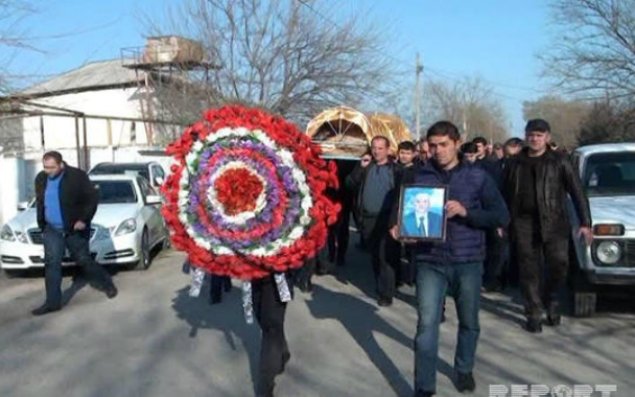 Meyiti tapılan neftçi dəfn edilib - Foto