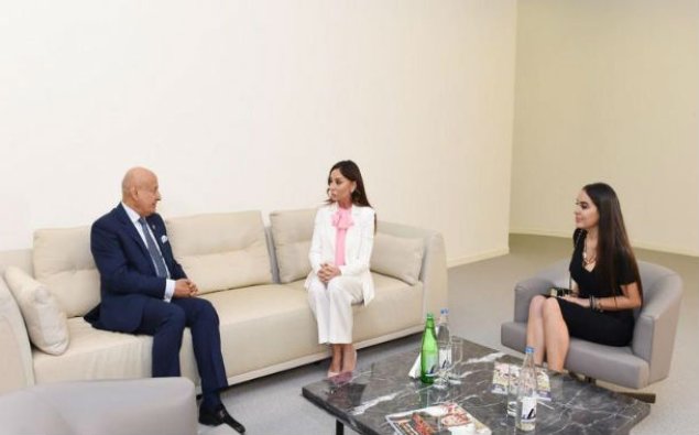 Mehriban Əliyeva ISESCO-nun baş direktoru ilə görüşdü