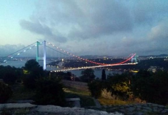 İstanbul boğazında Azərbaycan bayrağı - Video