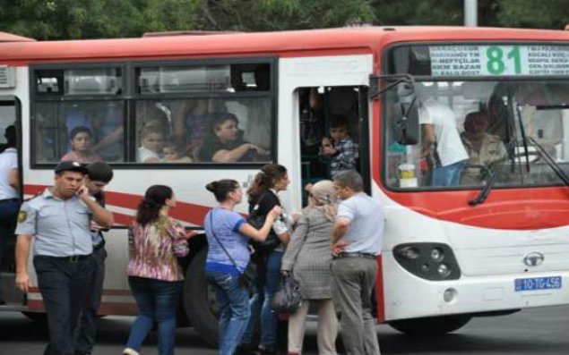 Sərnişin qapısı açıq avtobusdan yıxılıb ölüb? - Rəsmi AÇIQLAMA