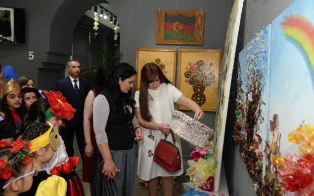 Bakıda “Tullantıdan incəsənətə” adlı sərgi açılıb