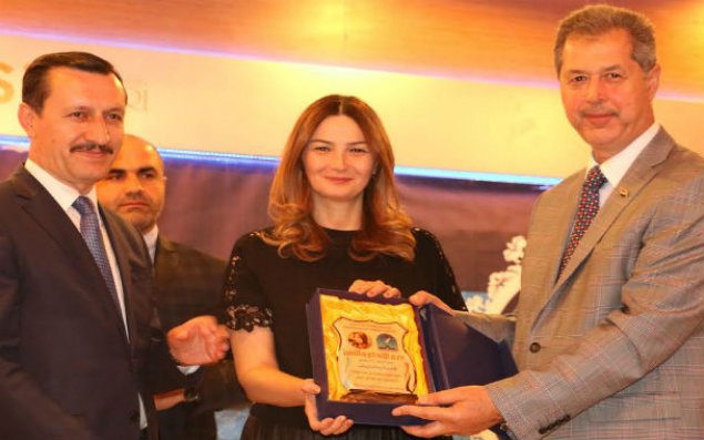 Qənirə Paşayeva ”İraq türkmanlarına və Türk Dünyasına xidmət” ödülü ilə mükafatlandırılıb 