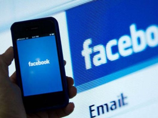 “Facebook” Rusiya hakimiyyəti ilə mesajlaşmaq üçün işçi axtarır