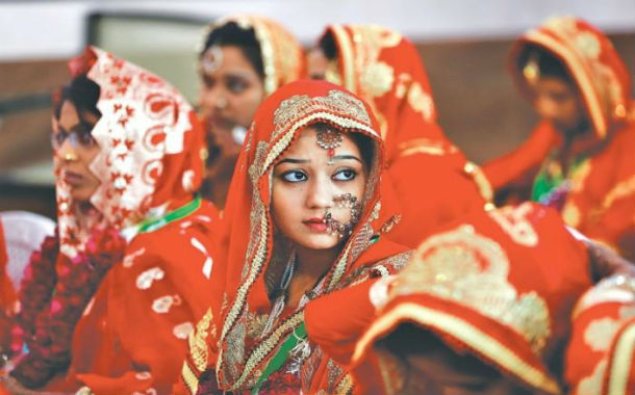 Doğulan kimi nişanlanan, 6-7 yaşlarında ərə verilən qızlar - Hindistanın QORXUNC ADƏTLƏRİ - FOTO