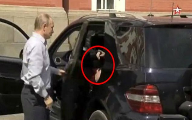 Dünya Putinin yeni sevgilisindən danışır: Prezident xanımı maşından düşməyə belə qoymadı – FOTOLAR