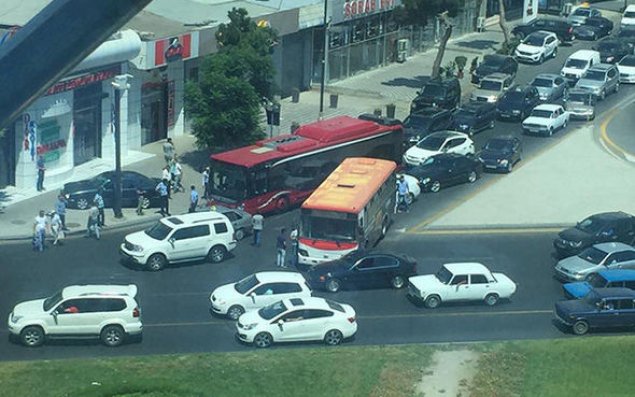 Bakıda iki avtomobil toqquşdu: 2 nəfər öldü