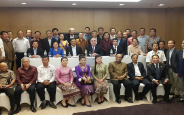 Elmar Məmmədyarov Azərbaycanda təhsil almış laoslu tələbələrlə görüşüb