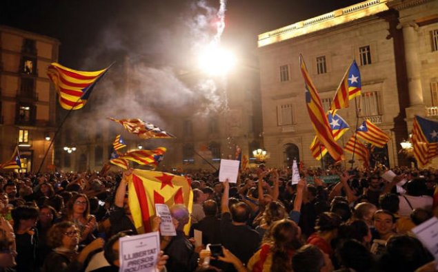 Kataloniyada toqquşmalar başlandı - FOTO