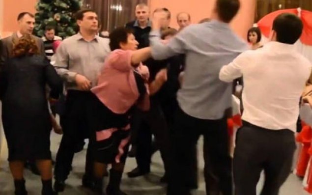 Toyda dəhşət - Restoranın mühafizəçisi bəyi öldürdü