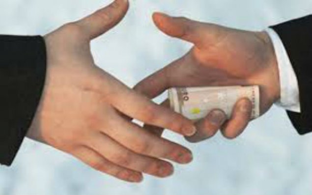 Ermənistanda  prokuror rüşvət almaqda ittiham olunur