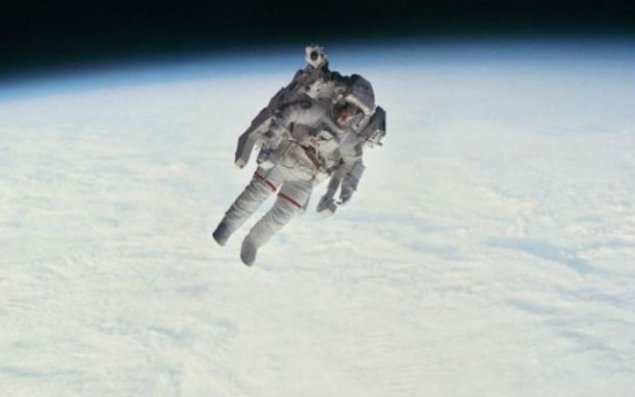Sığortasız açıq fəzaya çıxan ilk astronavt dünyasını dəyişdi – FOTO