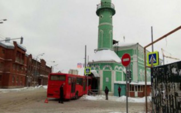 Rusiyada avtobus bu dəfə məscidə çırpıldı