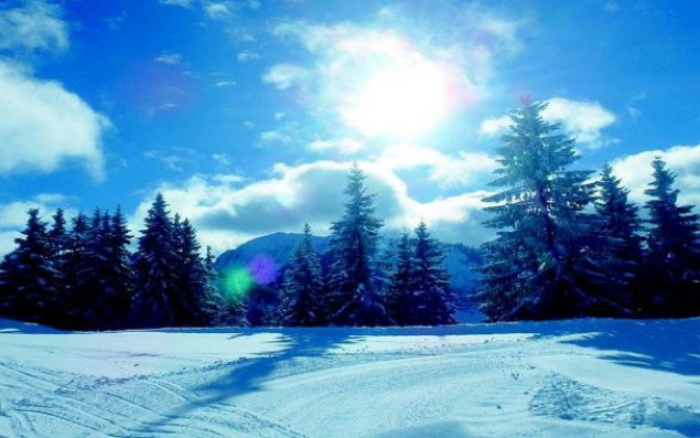 Sankt-Peterburqda göy qar yağdı