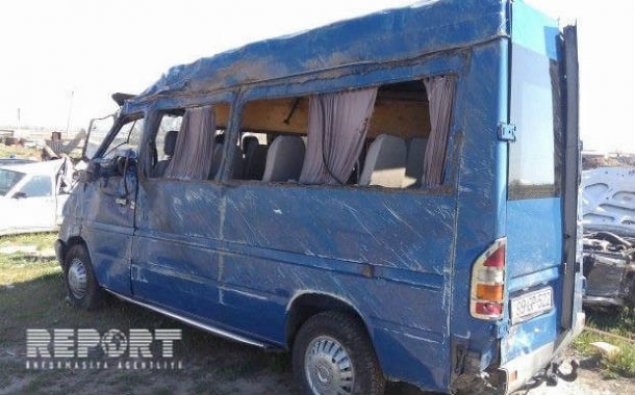 Lənkəranda mikroavtobus aşdı, 10 nəfər yaralandı - YENİLƏNİB