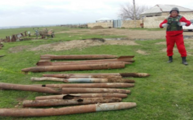 Ağstafa sakininin həyətindən 12 ədəd raket tapılıb – FOTO
