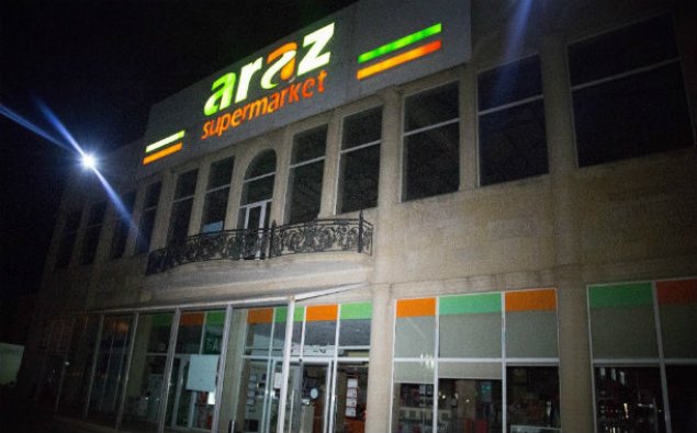 “Araz” marketin satıcısı iş yoldaşlarını bıçaqlayıb, onlardan biri ölüb - FOTO - VİDEO