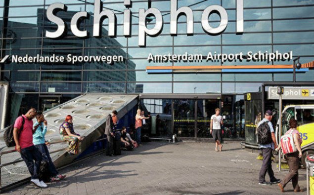 Amsterdamın hava limanı təxliyə edilib