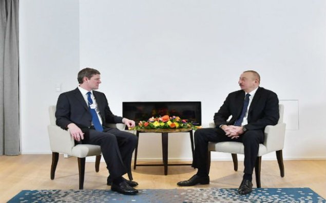 Prezident İlham Əliyev Davosda “Visa” şirkətinin prezidenti ilə görüşüb - FOTO