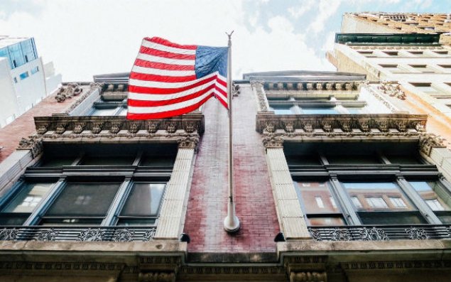 Amerika Venesueladakı diplomatlarının bir hissəsini geri çağırıb