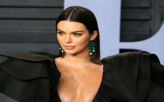 Kendall 24 saata 500 min qazandı