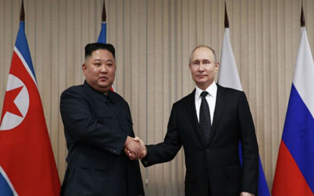 Kim Çen In Vladimir Putinə qılınc hədiyyə edib - VİDEO