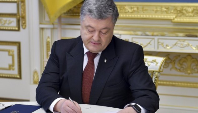 Ukrayna prezidenti Poroşenko dövlət dili haqqında qanunu imzalayıb