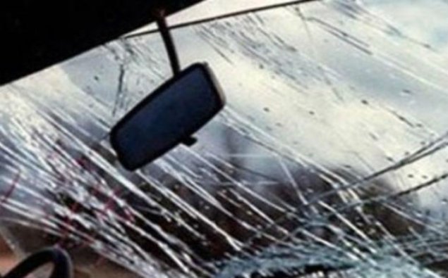 Şəkidə maşın aşdı: 4 nəfər yaralandı, sürücünün xanımı öldü