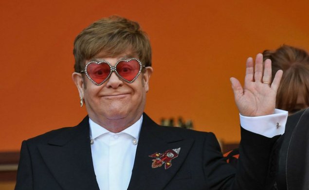 Elton Con Putini ikiüzlülükdə ittiham edib