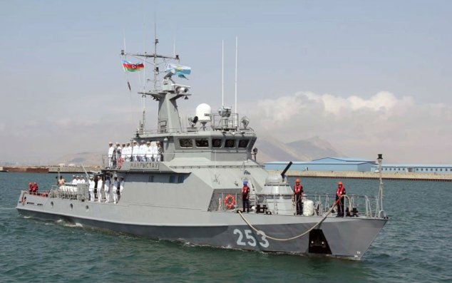 Qazaxıstanın hərbi gəmisi Bakıya gəlib – FOTO